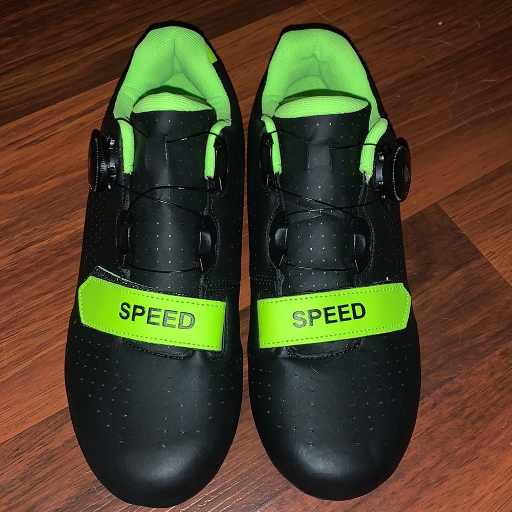 Cycling shoes with CLIPS